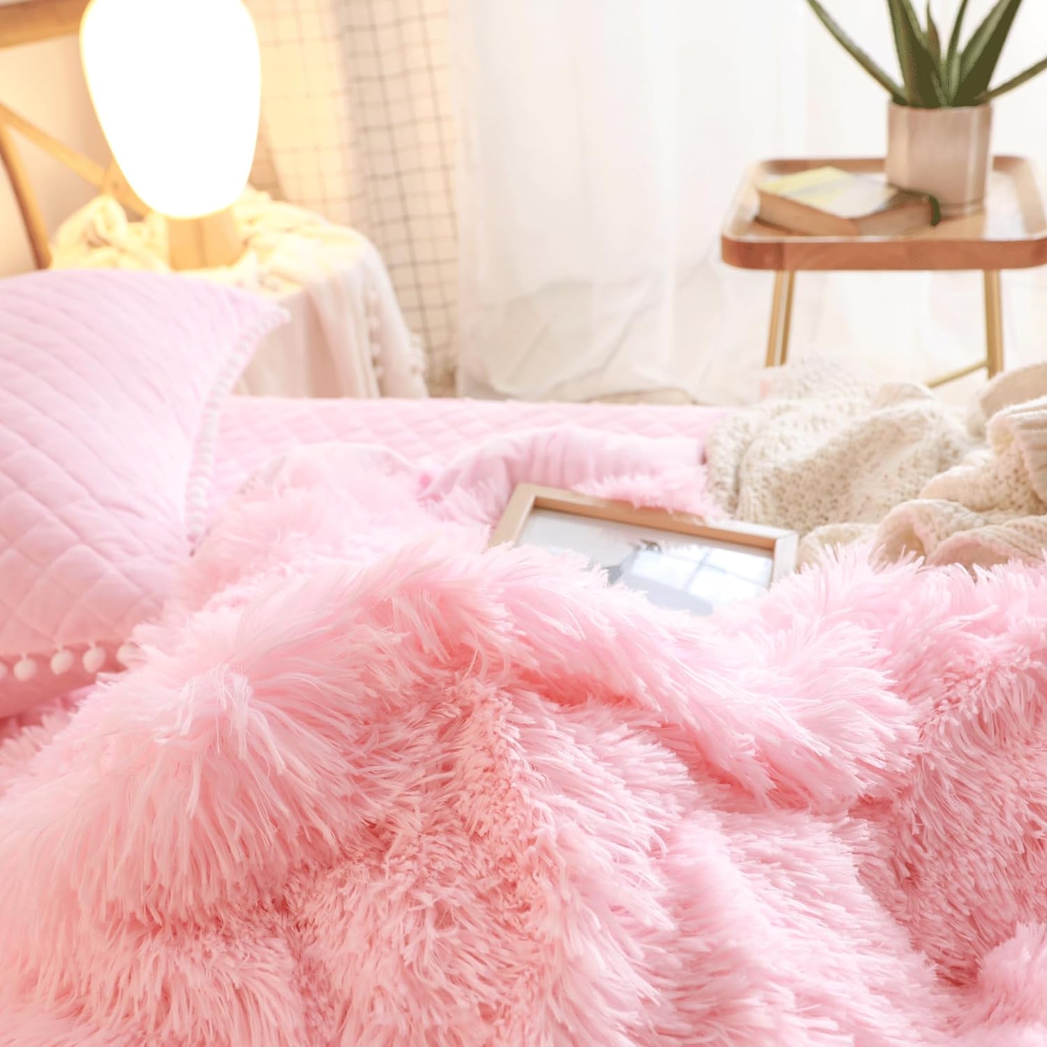 Luxurious Faux Fur Duvet Cover Set – Ultra-Soft, Fluffy Bedding in Pink or Black (Queen Size)